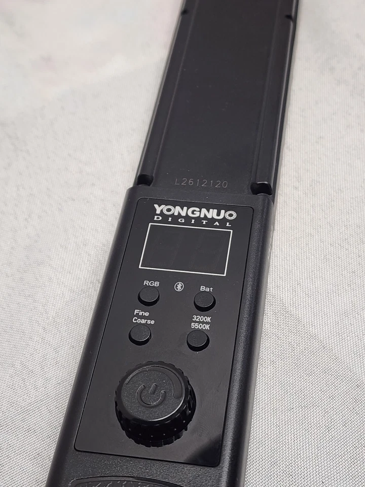 Luz de video LED RGB 3200 5500K con adaptador de CA sin batería Yongnuo YN360 -B02 Foto 3 de 4
