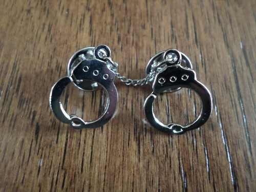 Handcuff with chain Lapel pin tie tac or hat pin double post design silver metal - Picture 7 of 7