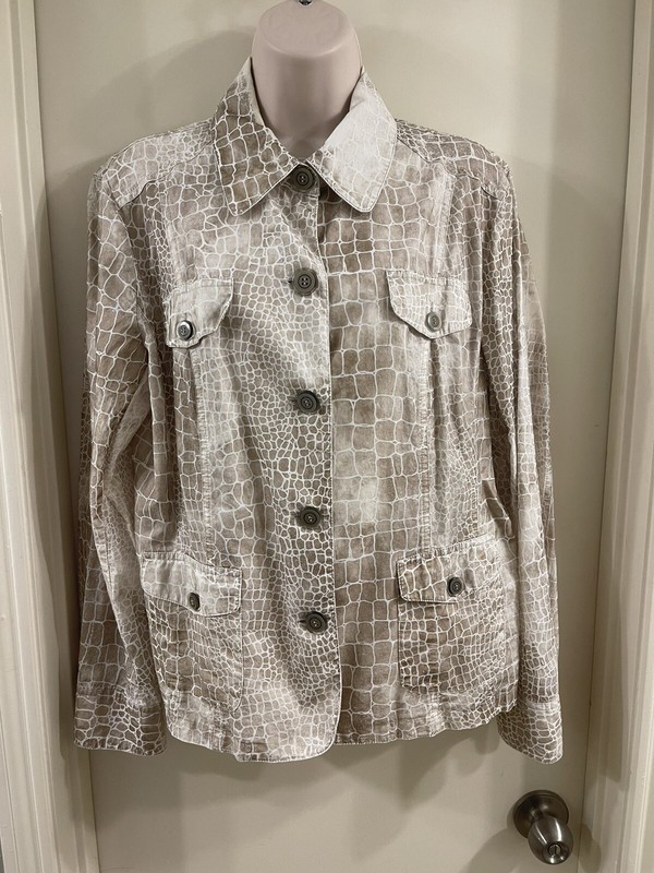 Chicos Size 2 Cotton Beige Bronze Snake Print Shirt Jacket Front Pockets EUC
