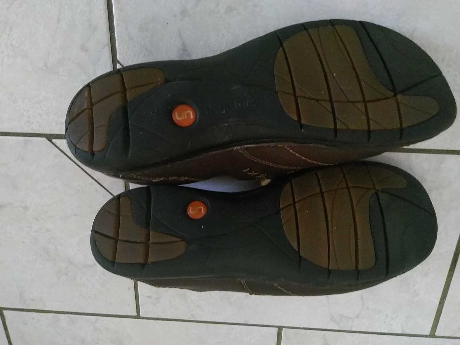 Clarks Unstructured Brown Leather Split Toe Slip … - image 7