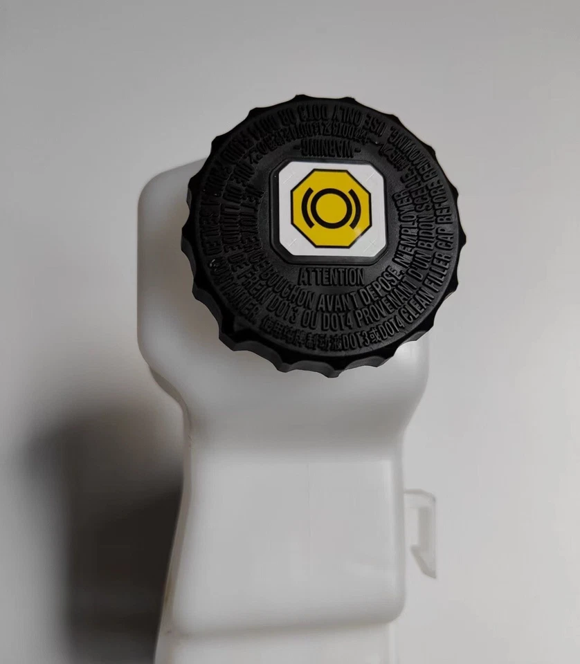 Conjunto de cilindro maestro de freno OEM 47201-12C30 para Toyota Corolla 2019-2022 Foto 3 de 4