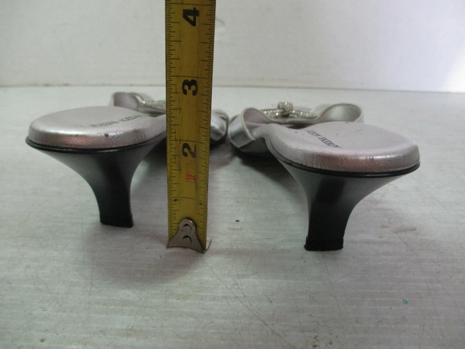 Zapatos para mujer Athena Alexander plateados con joyas estrás lazo sin cordones formales 9 Foto 4 de 4