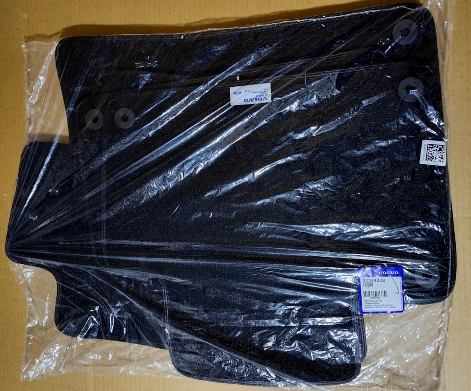 Novo em folha OEM 2016-2025 VOLVO XC90 preto 4 peças. Conjunto de tapetes de assoalho carpete # 32344339 - Imagem 2 de 4