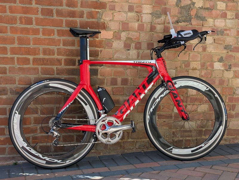 Giant Trinity Composite TT Bike with Campagnolo Bullet 80 mm Carbon Wheels