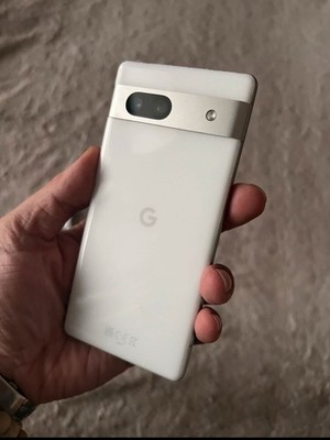 Google Pixel 7a 128 Gb Weiß - Neu Battery - Sehr Gut Zustand 