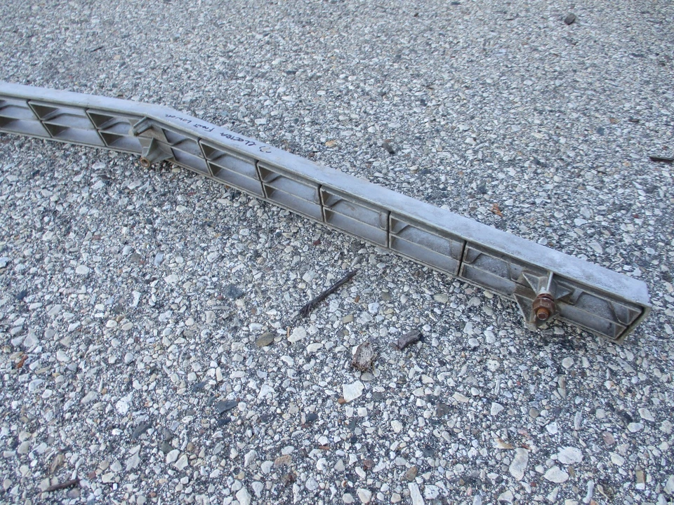 Buick Electra 225 Limited Estate Wagon 1973 parrilla delantera inferior pantalla 1240218 Foto 4 de 4