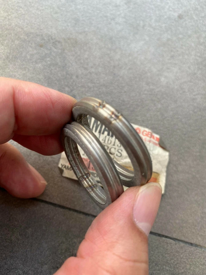 JUEGO JUNTAS ESCAPE YAMAHA U5 U5E YJ1 YJ2 YG5 (CANTIDAD.2) NOS 109-14613-01 Foto 2 de 4