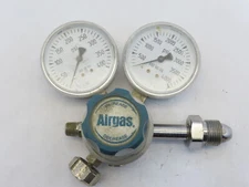 AIR GAS Y11-215F PRESSURE SINGLE STAGE GAS REGULATOR DUAL GAUGE BRASS CGA-580