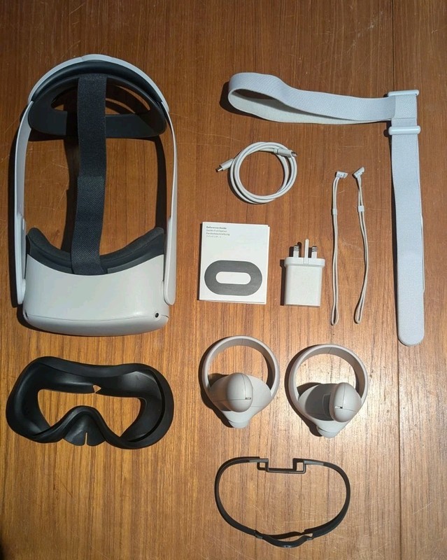 Meta Oculus Quest 2 VR Headset and controllers  64GB - fully working with extras