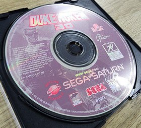 USED AUTHENTIC WORKING -) DUKE NUKEM 3D  (- GAME DISC ONLY - SEGA SATURN