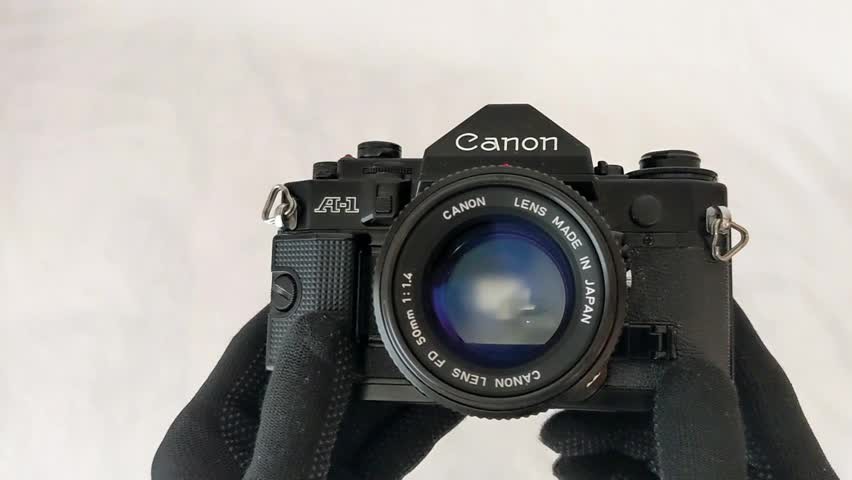 【美品】Canon A-1 / New FD 50mm Canon AV-1 with FD 50mm f/1.8 & 35-135mm f/3.5-4.5 – Film
