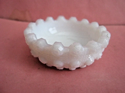 WESTMORELAND MILK GLASS ROUND LACY DAISY OPEN SALT CELLAR, c1910-1930