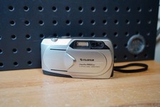  Z Fujifilm FinePix 1400 Zoom Digital Camera 1.3MP 3X Optical Japan Retro