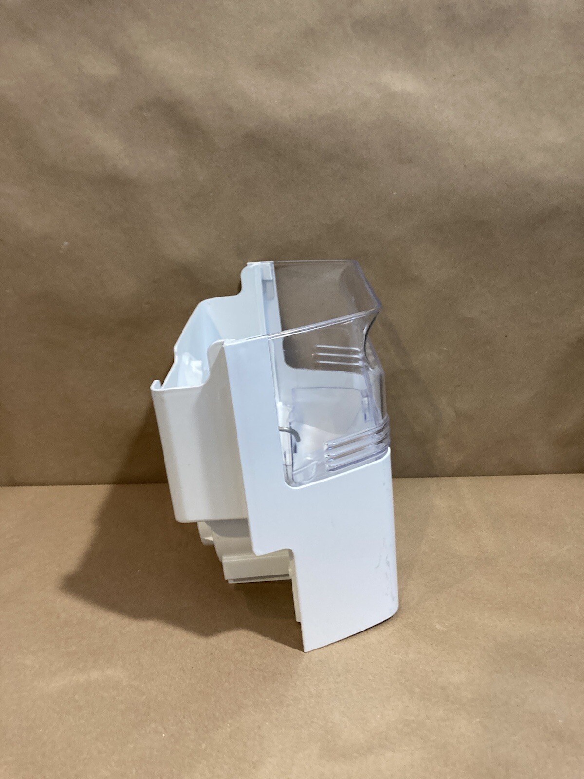 LG Refrigerator Ice Bin MBM63299001-1 MCD618871 OEM Genuine  