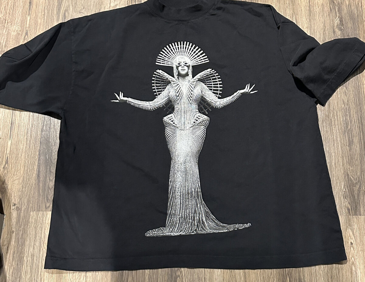 BEYONCE OFFICIAL RENAISSANCE WORLD TOUR x BALMAIN OVERSIZED BEYONCE OFFICIAL RENAISSANCE WORLD TOUR x BALMAIN OVERSIZED