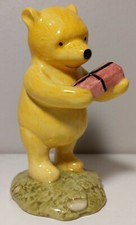 Royal Doulton The Winnie The Pooh Collection 'Present' England Disney
