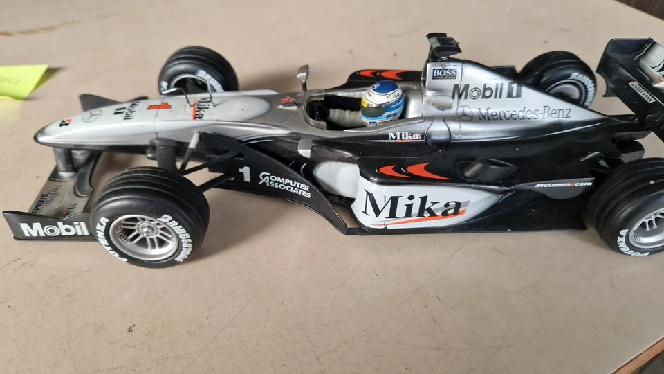 die cast 1 18 Minichamps Mika Hakkinen McLaren Mercedes Mp4/15 Formel 1 2000  - Immagine 4 di 4