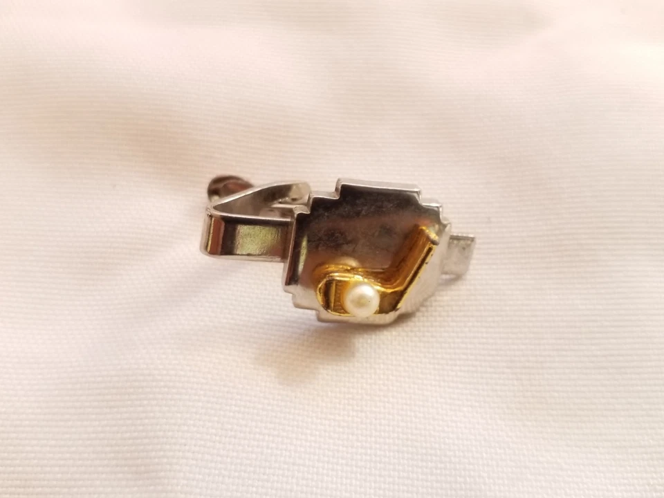 Vintage Tie Bar Clasp/ Clip Silver Tone Metal Golf Club & Ball Design Faux Pearl - Image 2 of 4