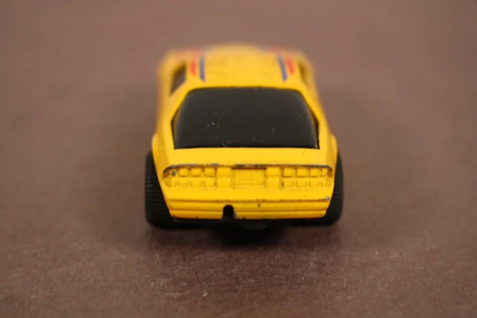 Camaro amarillo vintage Yatming Z28 No. 3803 Pull Back Works Hong Kong Base LQQK Foto 4 de 4