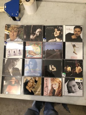 LOT of 16 CDs -COUNTRY  K.D. LANG  REBA  FAITH HILL  WYNONNA  JUDD  AMY GRANT