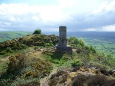 Photo 6x4 The Gypsy King monument on Moel y Golfa looking south west Trew c2011