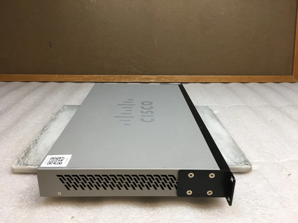 Cisco SG200-26 26-port Gigabit Smart Switch SLM2024PT V06 w/ Rack Ears - Image 4 of 4