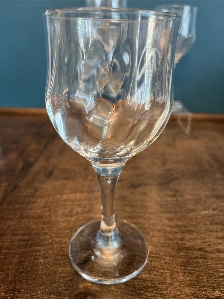 Vintage Set of 4 Oneida “Spin” Wine Glasses Beautiful Optic Swirl ~ Excellent! - Image 3 of 4
