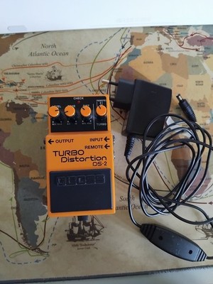 Boss DS-2 Distortion Electric Guitar Pedal  +  gift authentic Boss power supply