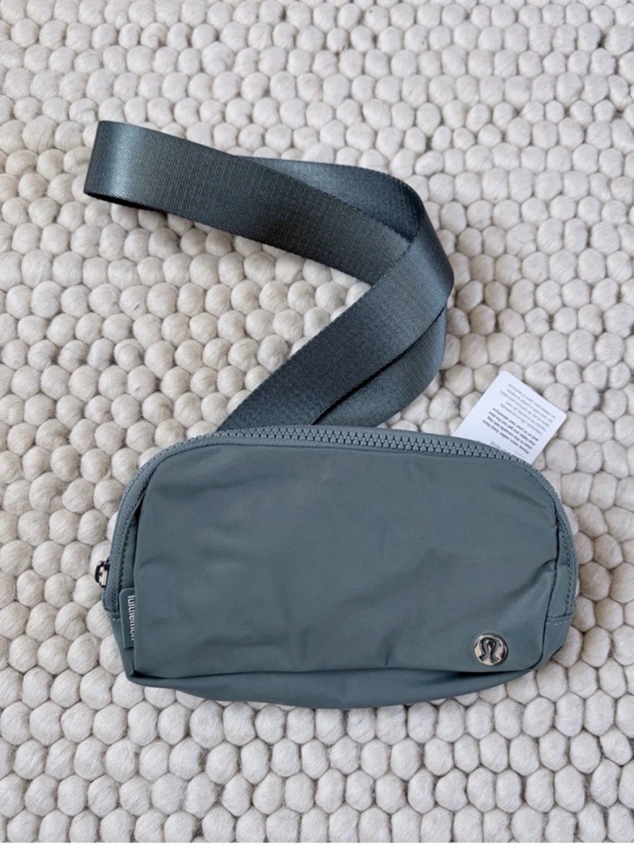 Lululemon Belt Bags for sale | eBay display picture 1