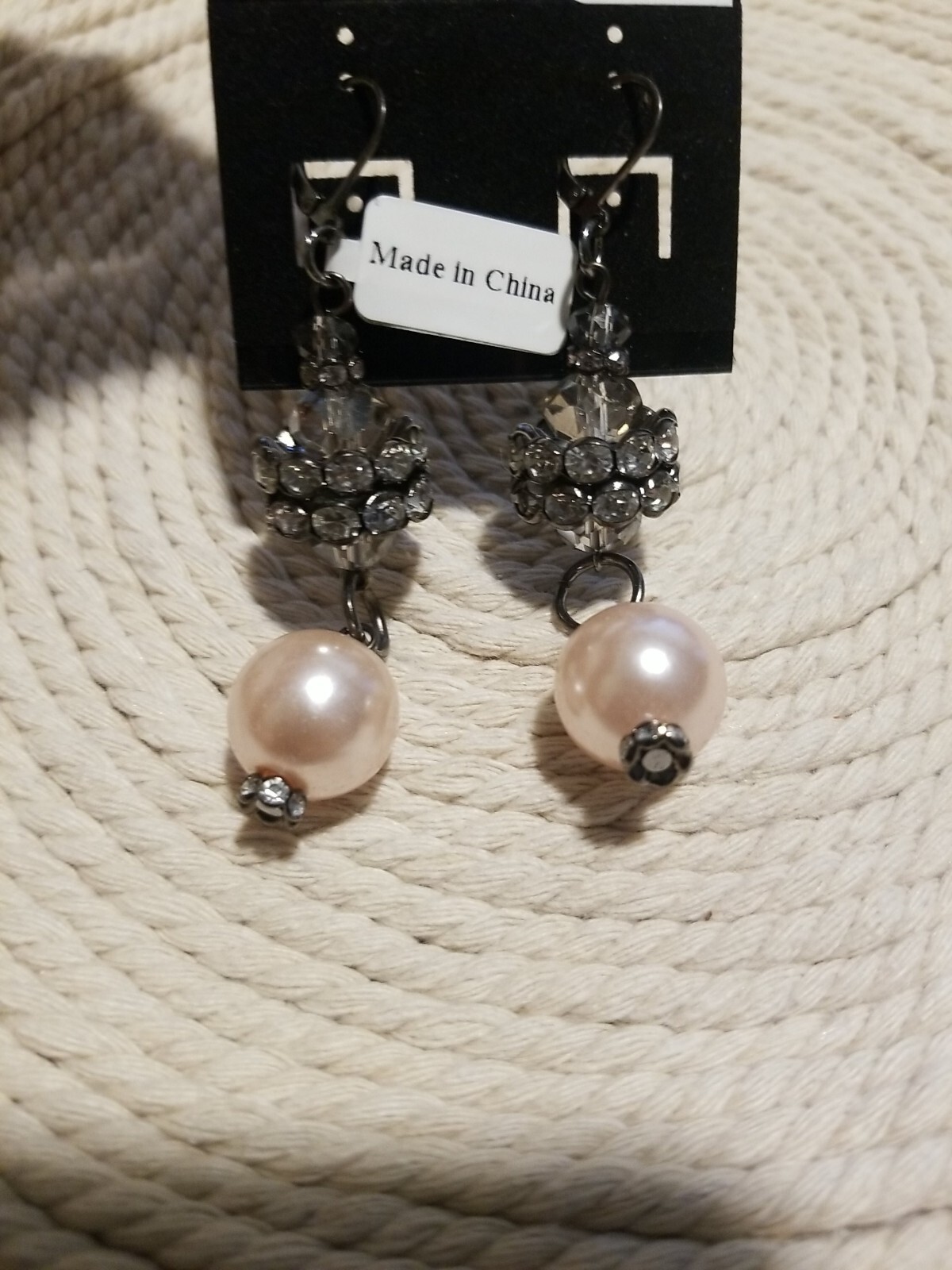 Earring Dangle Elegant - image 1