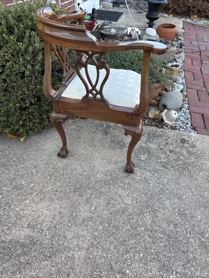 Silla Esquinera HANCOCK MOORE Acento Brazo Madera Foto 2 de 4