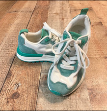Tenis deportivos Zara look retro talla 33 verde blanco tops bajos