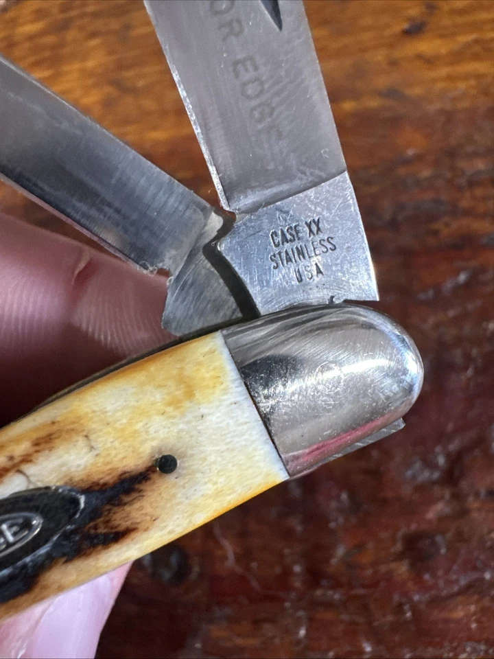 Faca de bolso 1976 estojo “gray scroll/gray etch” 52087 veado. Alças grossas para veados - Imagem 3 de 4