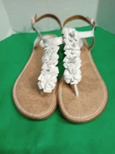 BOC Born Concept White Leather Sandals Flower Floral Women Sz 9 / 40.5