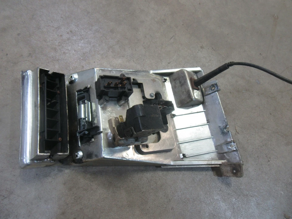 Oldsmobile Cutlass 1977 panel de tablero interior interruptor control moldura luces limpiaparabrisas Foto 4 de 4