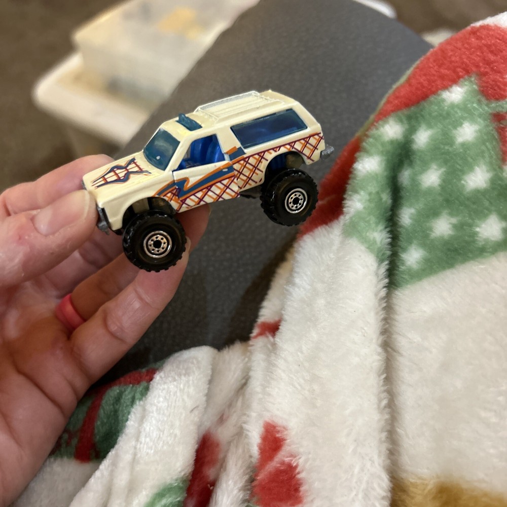 Hot Wheels 1983 White Blazer 4x4