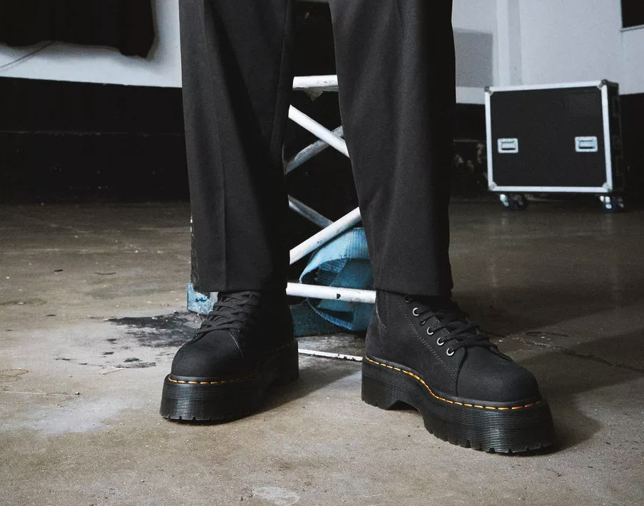 靴 Dr.Martens JADON LTT 10 EYE BOOT Jadon Boot Smooth Leather Platforms in Black | Dr. Martens