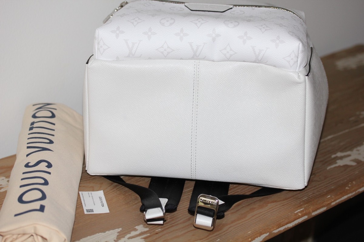 Louis Vuitton Taigarama Discovery PM White/Grey Taiga Leather