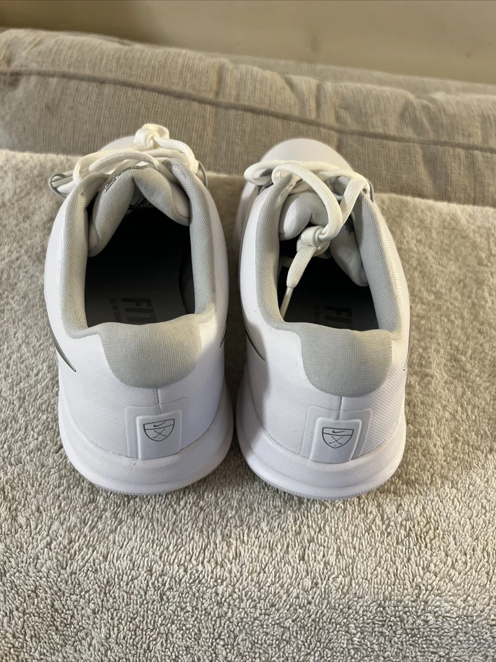 Botines de golf Nike Air Zoom Victory para mujer talla 8 (AR5608-100) blancos/plateados Foto 4 de 4