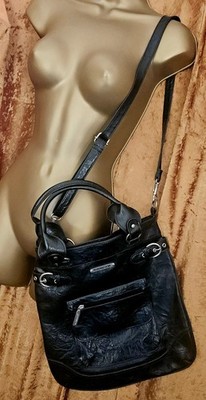 Kangol schwarze Ledertasche, silberne Beschläge, Reißverschlussfächer, abnehmbarer Riemen