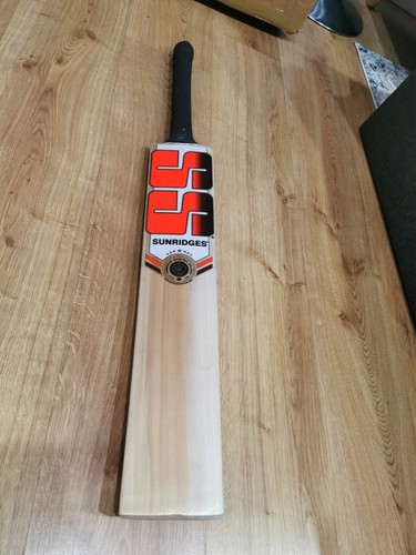 Unbranded English Willow Cricket Bat With SS Stickers  - Bild 1 von 4