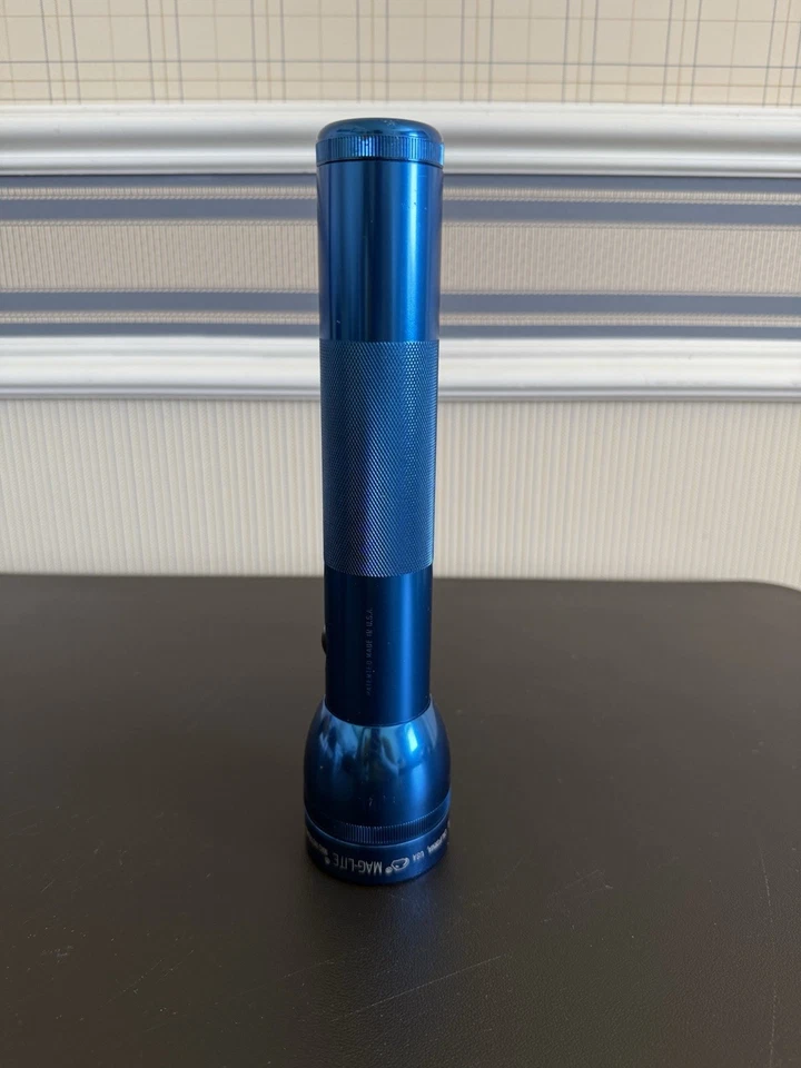 "Linterna alcalina Mag-lite 2 D celdas azul brillante 9""" Foto 2 de 4