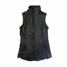Lululemon Run For The Cold Vest Black Women s Size 6 Water Repellant Pockets