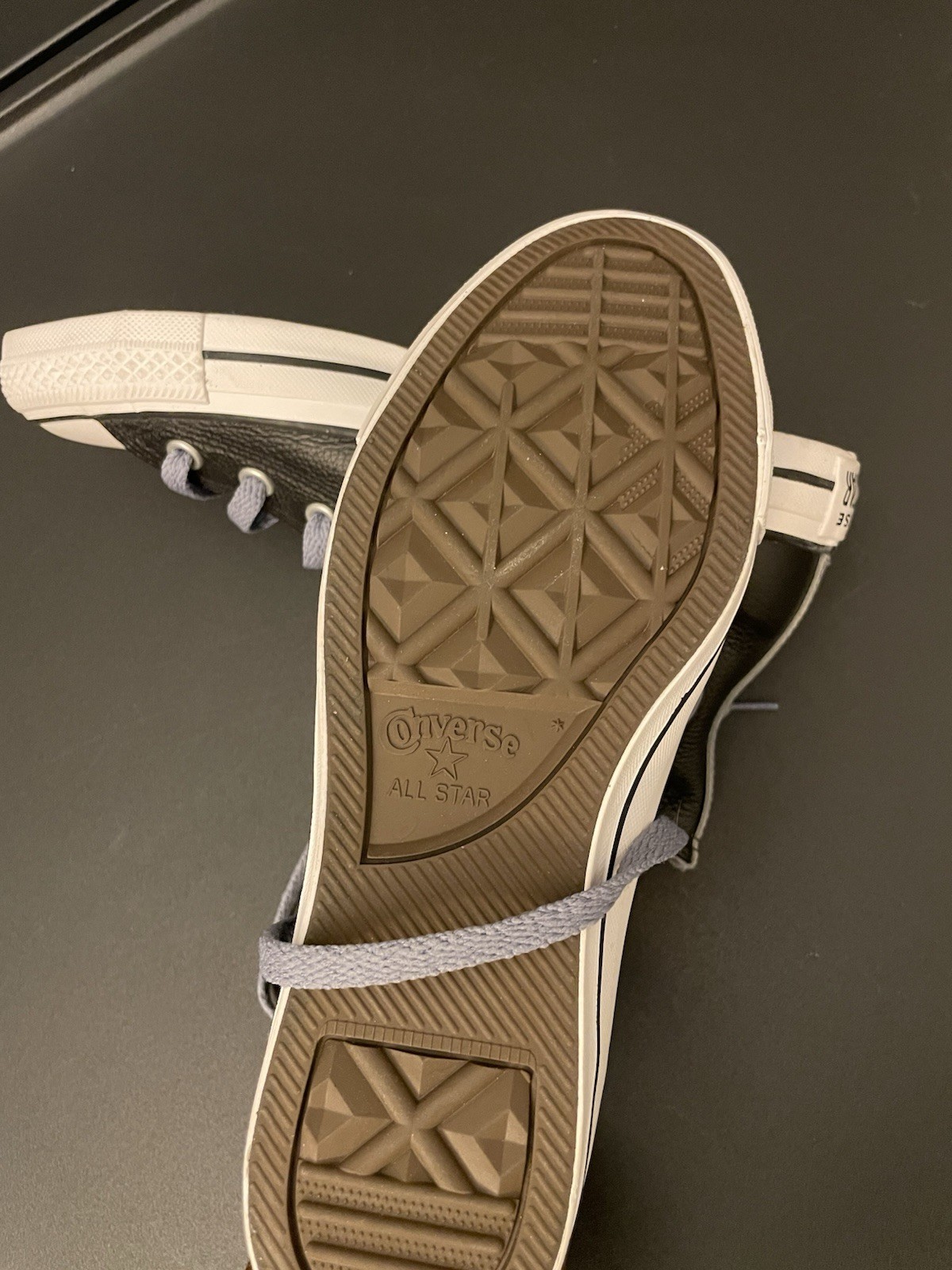 Converse Chuck Taylor All Star Women's Leather Sneakers Size 7.5 thumbnail 4