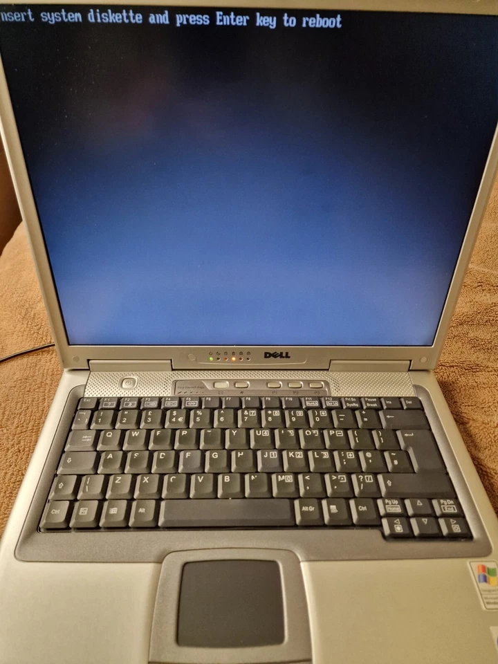 Vtg Laptop Dell SmartPC 250N PP06L Pentium 4 2400MHz Untested Read Description - Image 4 of 4