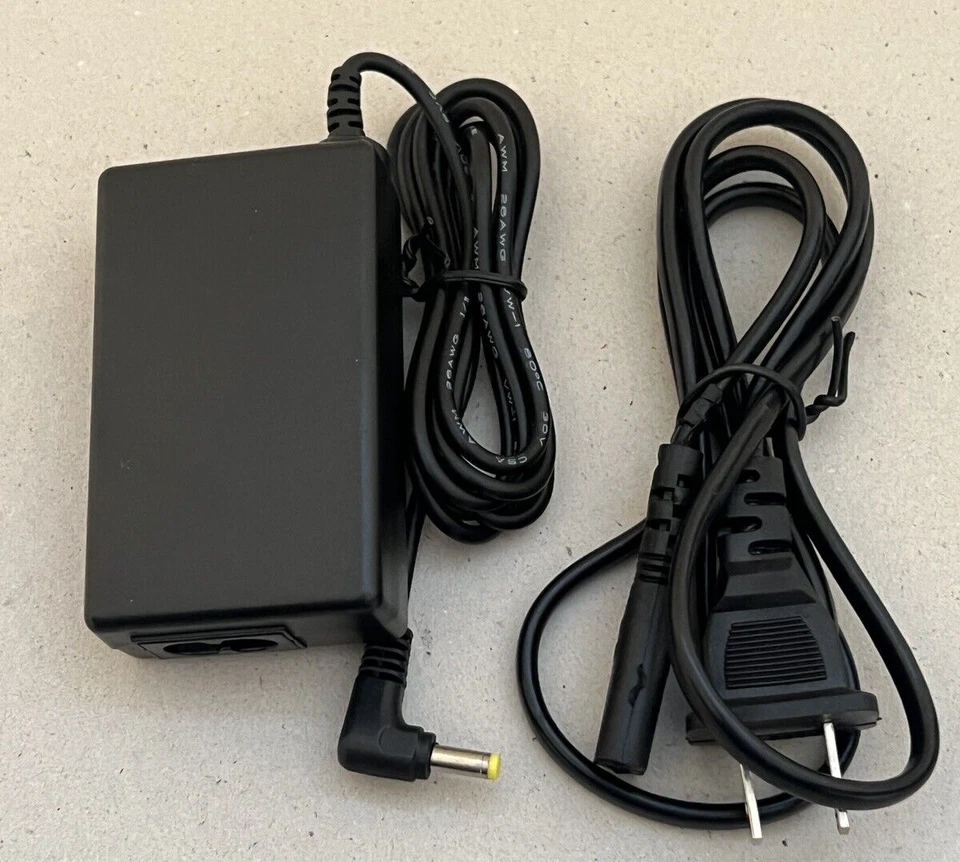 PSP 1000 - Pink - GOOD CONDITION + Official Sony Memory 1GB + Charger - Image 4 of 4