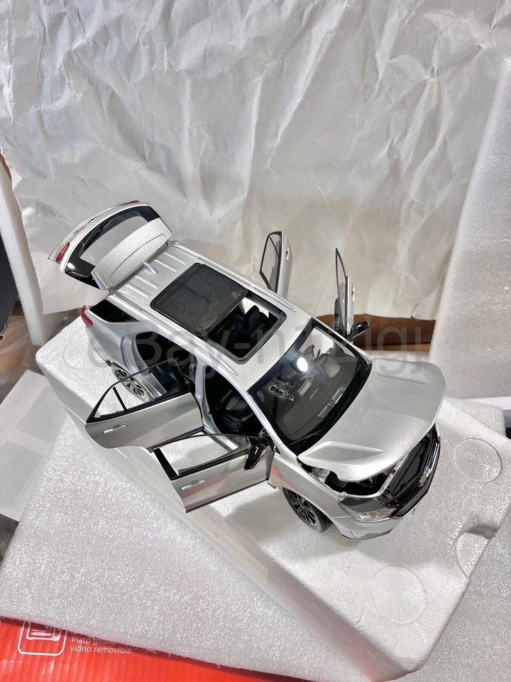 118 Scale GM Chevy Chevrolet Equinox Acadia Silver Diecast Model Car