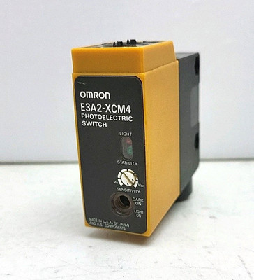 Omron E3A2-XCM4 Photoelectric Switch Sensor Fiber Optic 24-240VAC+VDC See Pictur