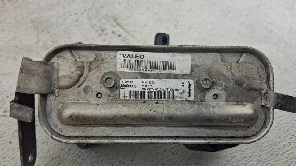 BMW F10 528i xDrive 2012-2016 sedán intercambiador de calor enfriador de aceite para transmisión automática OEM Foto 3 de 4