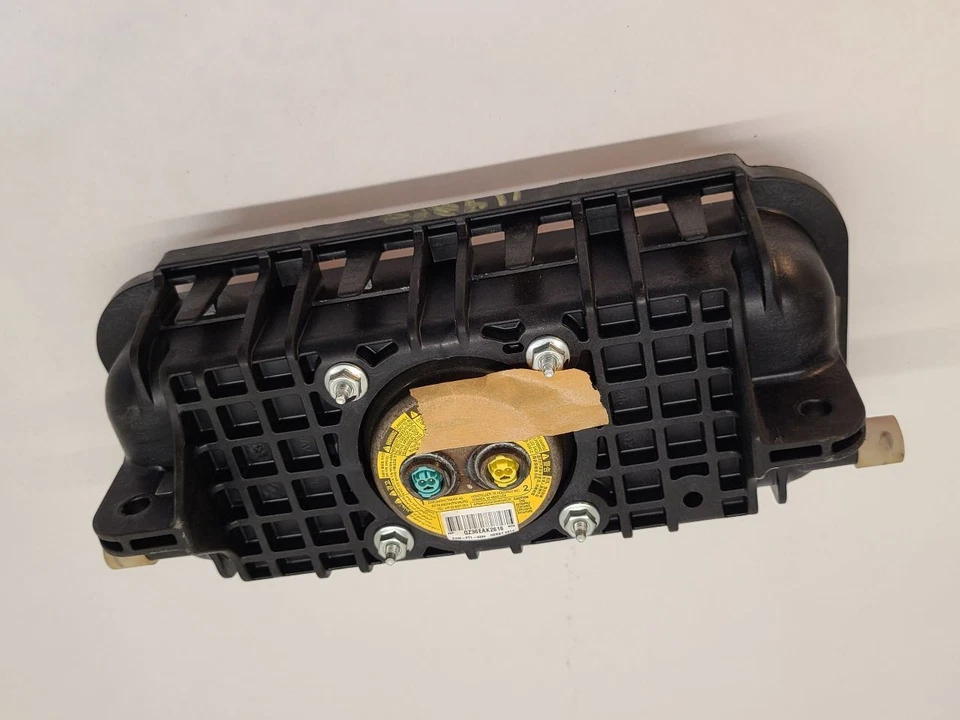 2015 - 2020 CHEVROLET SUBURBAN 1500 Passenger Right Air Bag Passenger Dash  - Image 4 of 4